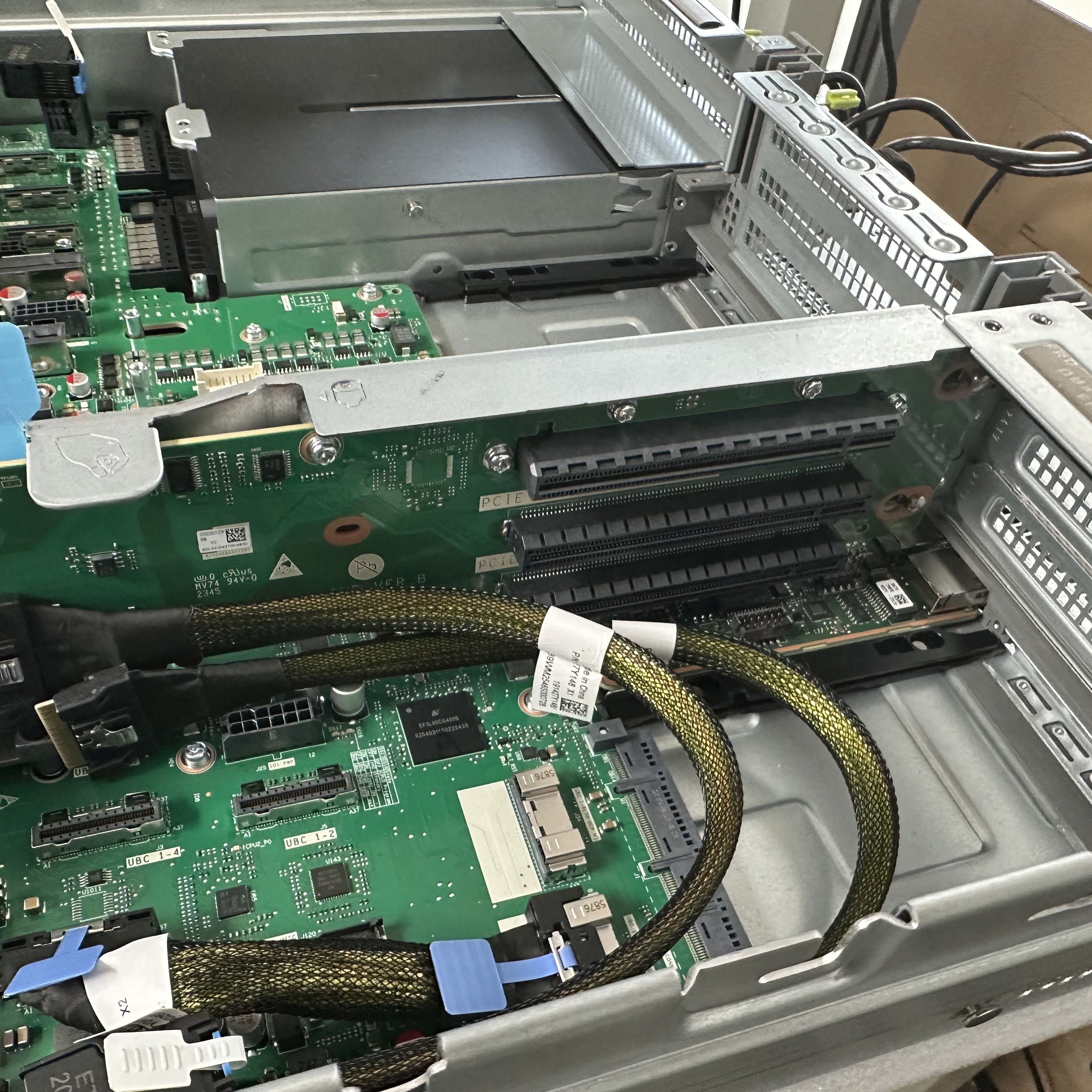 xFusion FusionServer 2258 V7 — открытый корпус, реальное фото